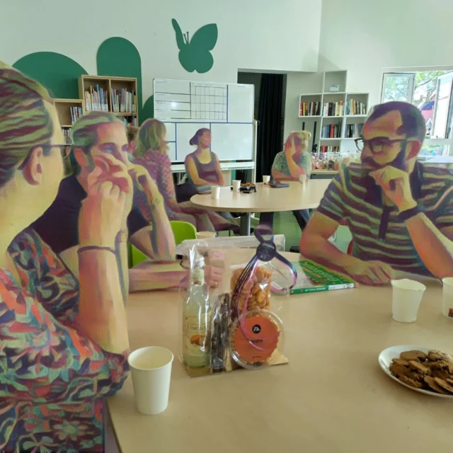 Vanochtend was er een koffie-ochtend en hebben we gesproken over schermgebruik en social media. Dit werd ingeleid door Willem van VNN. Daarna hebben we ervaringen uitgewisseld. Het was een interessante en leuke ochtend.#koffieochtend #socialemedia #schermgebruik #basisschool #DeCirkel #Assen#NoorderBasis #ScholenmetdeBijbel Vaart Welzijn @vvevaartwelzijn @preventie.vnn