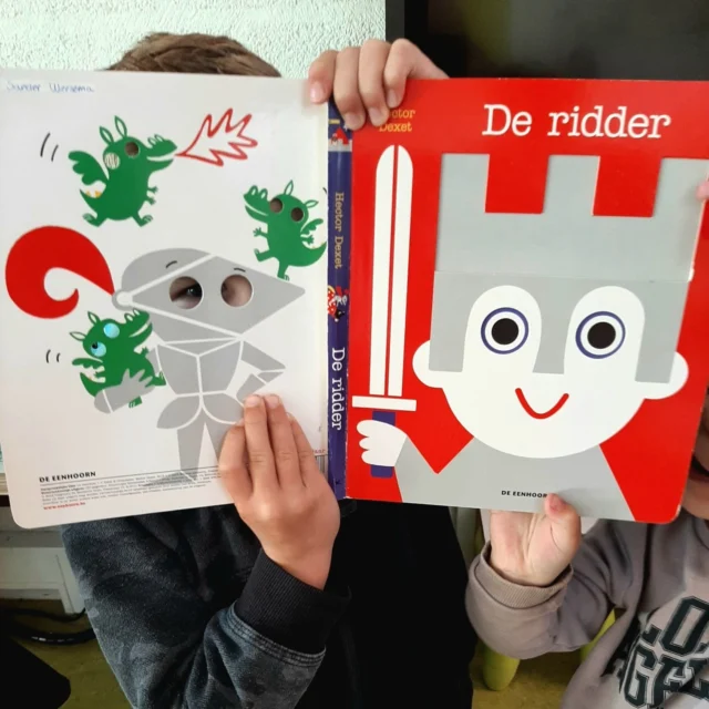 Schilden, kastelen, helmen, ridders en jonkvrouwen... groep 1 en 2 leren er alles over! Het banket staat gereed: tijd voor de middeleeuwen!Heeft u het wapen van De Cirkel al gezien? Deze staat op de laatste foto 😁#riddersenkastelen #thematischwerken#basisschool #DeCirkel #Assen #NoorderBasis #ScholenmetdeBijbel