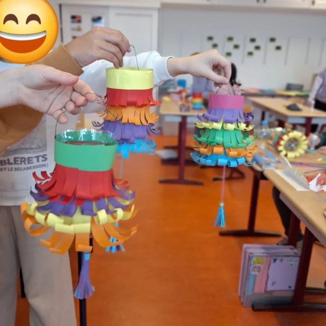 🕯️✨ Sint Maarten vanavond! ✨🕯️Vanavond gaan onze leerlingen langs de deuren met hun prachtige lampions. Een feest van licht, liedjes en lekkers! 🍬🏠We wensen iedereen een gezellige avond vol warmte en vrolijkheid. Vergeet niet te zingen, want:_"Lampionnetje lopen, ieder jaar weer hopen, snoepjes in mijn hand, zingen door het land!"_ 🎶Veel plezier met Sint Maarten! 🌟#SintMaarten #lampionnetjelopen #Basisschool #DeCirkel #Assen #NoorderBasis #ScholenmetdeBijbel